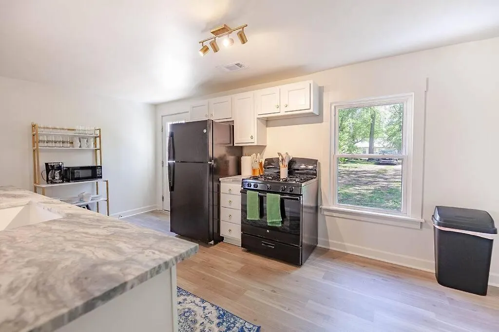 Holiday home The Boho Disco Villa Louisville